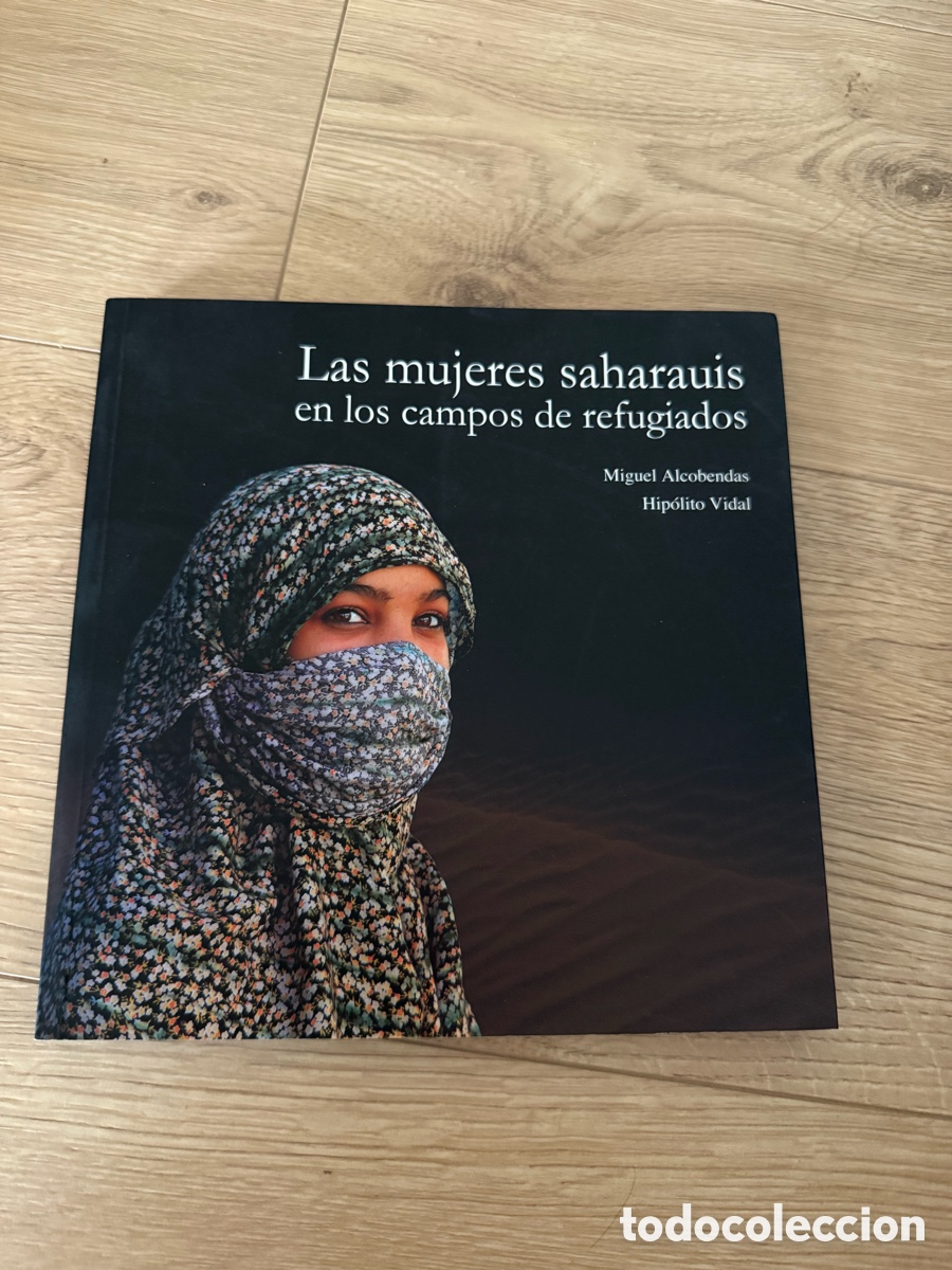 Second hand books: LAS MUJERES SAHARAUIS EN LOS CAMPOS DE REFUGIADOS. MIGUEL ALCOBENDAS, HIP&Oacute;LITO VIDAL -S&Aacute;HARA