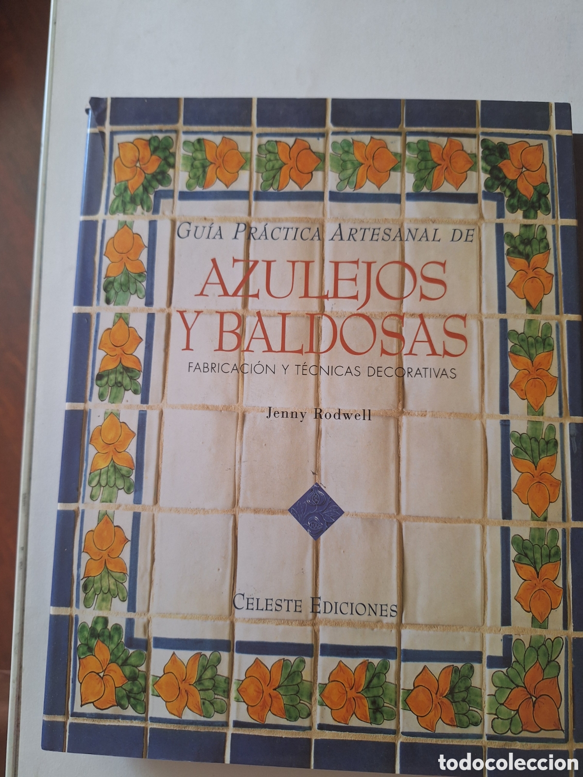 Libros de segunda mano: GU&Iacute;A PR&Aacute;CTICA ARTESANAL DE AZULEJOS Y BALDOSAS FABRICACI&Oacute;N Y T&Eacute;CNICAS DECORATIVAS Jenny Rodwell