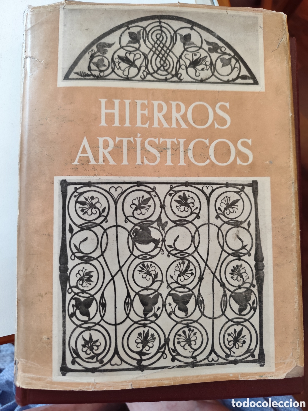 Libros de segunda mano: HIERROS ART&Iacute;STICOS RESUMEN DEL ARTE DE LA FORJA DESDE LA EDAD MEDIA HASTA FINES DEL SIGLO XVIII