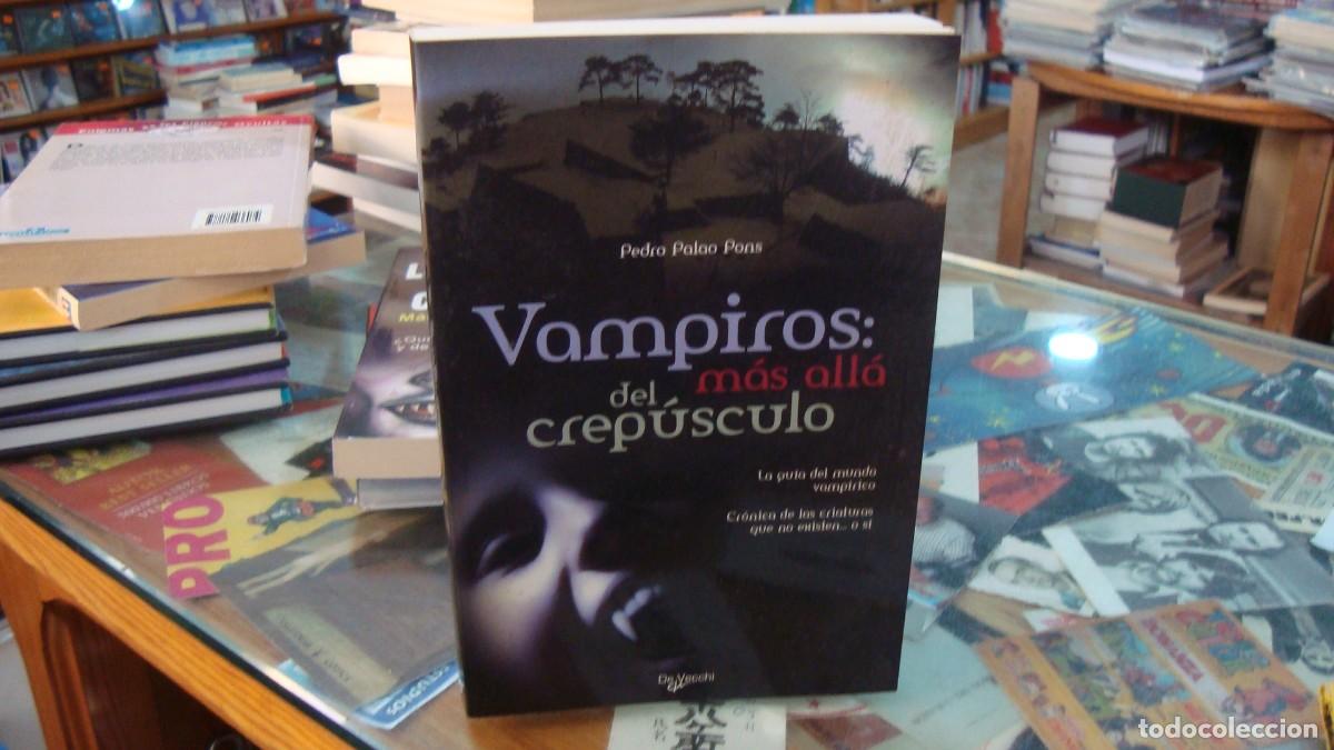Libros de segunda mano: Vampiros: m&aacute;s all&aacute; del crep&uacute;sculo - Palao Pons, Pedro
