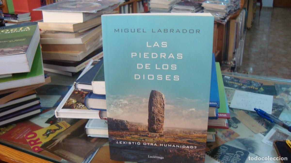 Libros de segunda mano: Las Piedras de los Dioses. Miguel Labrador. 1&ordf; Edici&oacute;n.