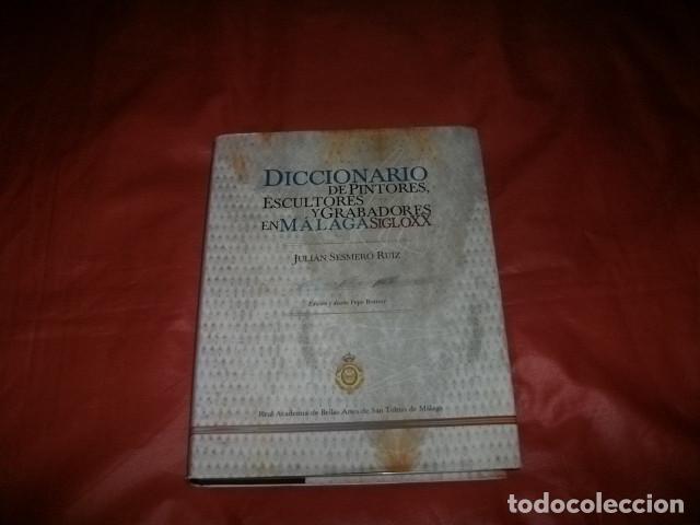 Libros de segunda mano: DICCIONARIO DE PINTORES, ESCULTORES Y GRABADORES EN M&Aacute;LAGA. SIGLO XX - JULI&Aacute;N SESMERO RUIZ.