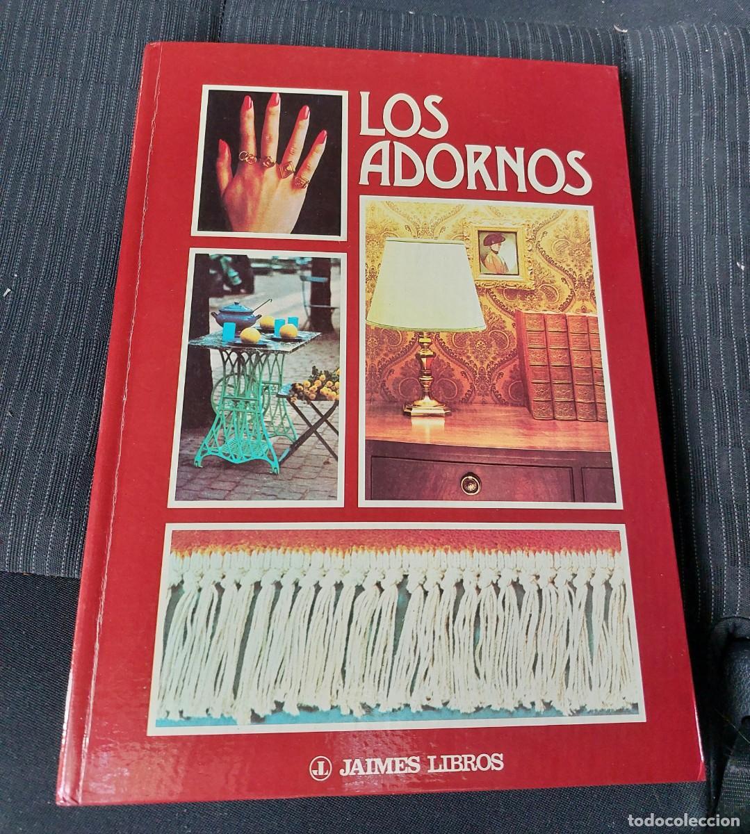 Libros de segunda mano: Los adornos 1977....