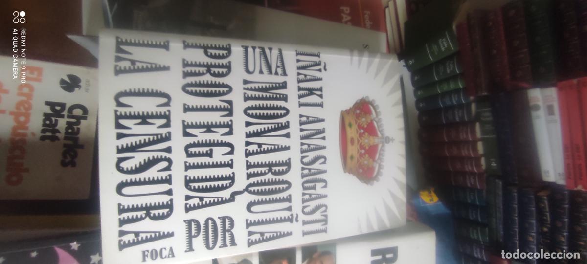 Libros de segunda mano: UNA MONARQU&Iacute;A PROTEGIDA POR LA CENSURA. I&Ntilde;AKI ANASAGASTI. EDICIONES AKAL 2009.