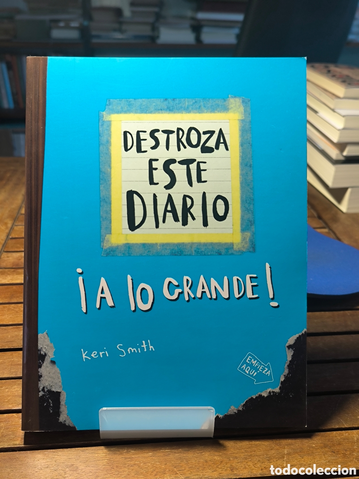 Libros de segunda mano: Destroza este diario. A lo grande - Azul fl&uacute;or Keri Smith 2025