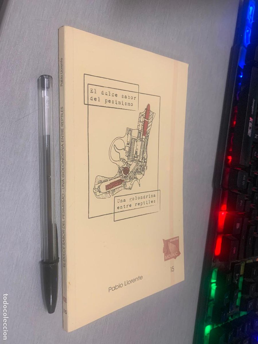 Libros de segunda mano: EL DULCE SABOR DEL PESIMISMO - UNA GOLONDRINA ENTRE REPTILES / PABLO LLORENTE / AYTO. PETRER 2013