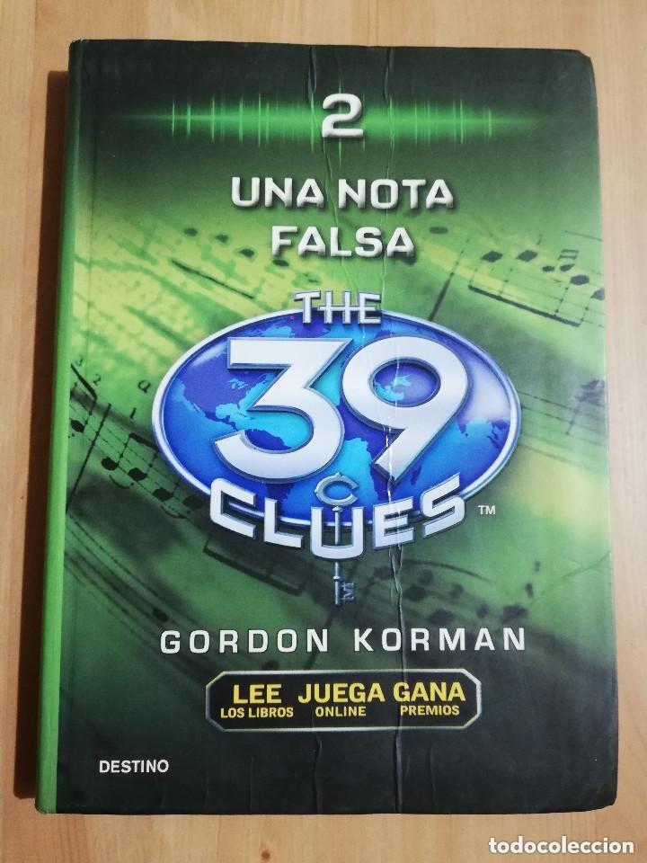 Libros de segunda mano: UNA NOTA FALSA (GORDON KORMAN) THE 39 CLUES - Foto 1