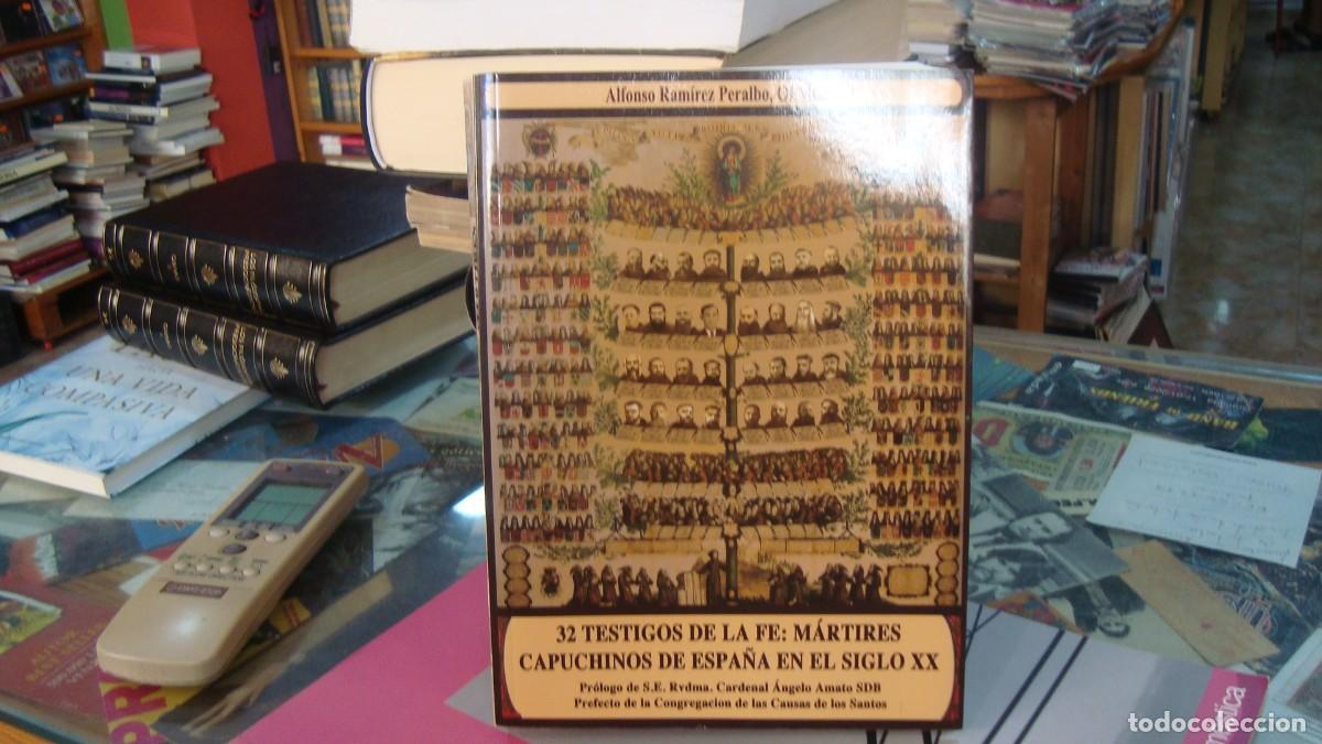 Libros de segunda mano: 32 TESTIGOS DE LA FE: M&Aacute;RTIRES CAPUCHINOS DE ESPA&Ntilde;A EN EL SIGLO XX