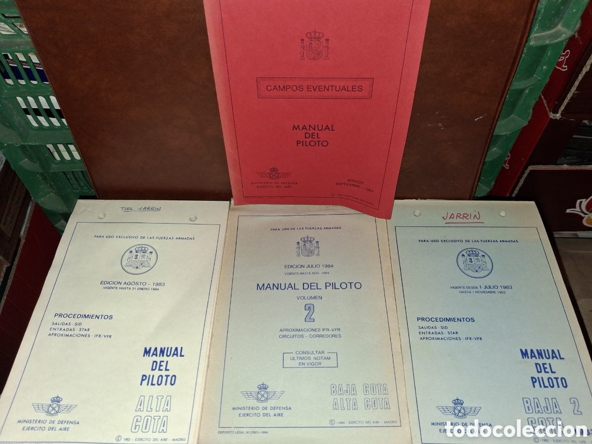 Libros de segunda mano: LOTE 4 LIBROS MANUAL DE PILOTO EJERCITO DEL AIRE 1983 1984