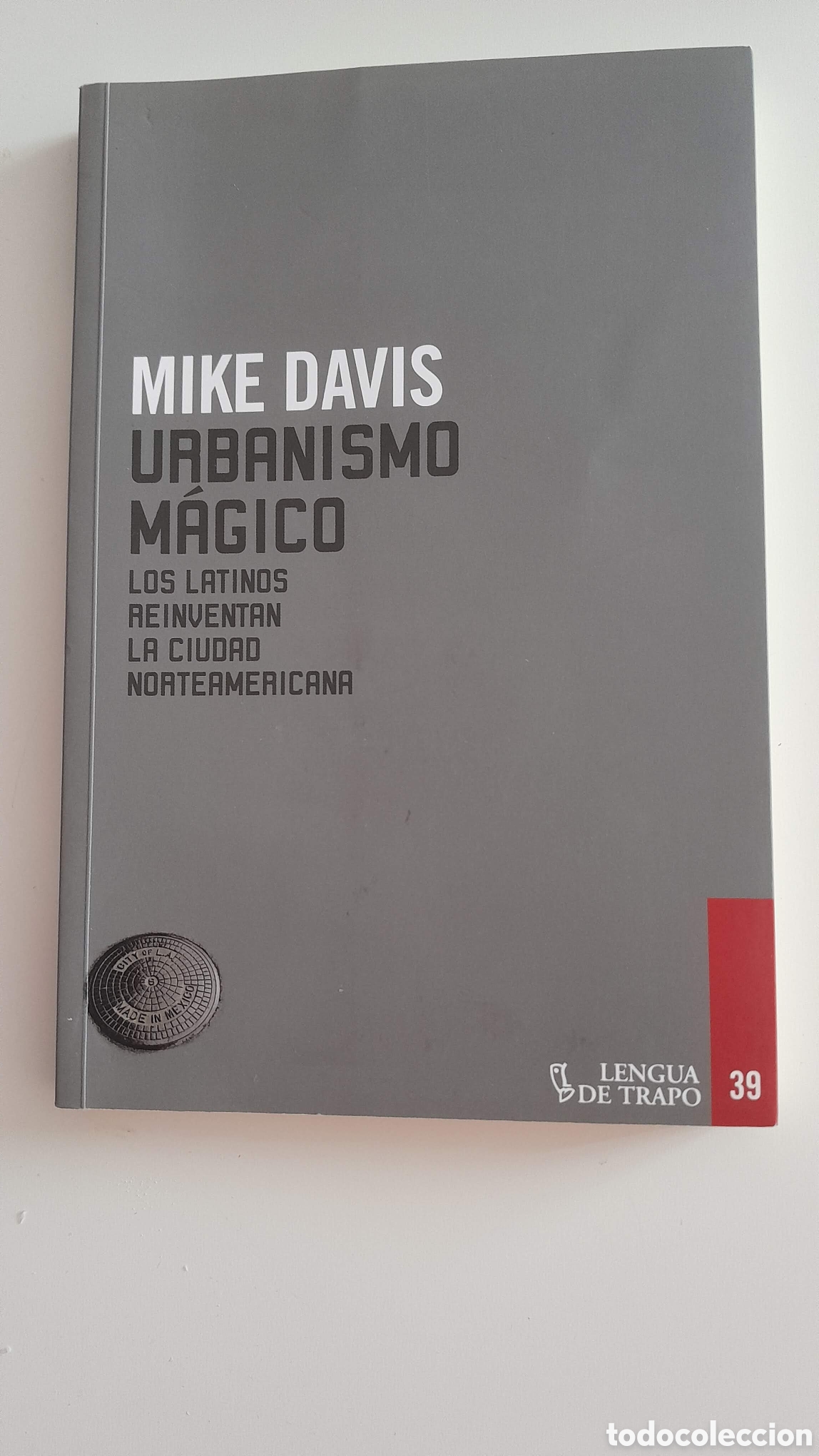 Libros de segunda mano: URBANISMO M&Aacute;GICO. Los latinos reinventan la ciudad Norteamericana. MIKE DAVIS. LENGUA DE TRAPO