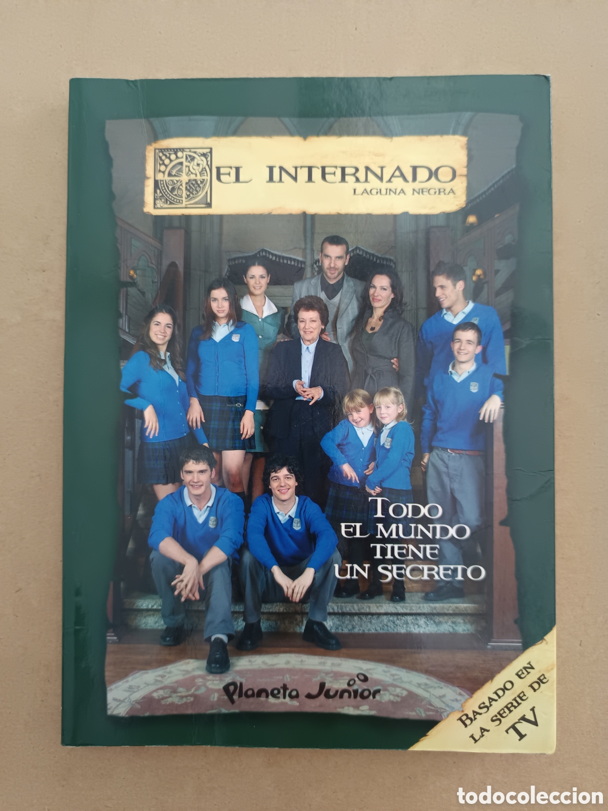 Libros de segunda mano: {&deg;_&deg;} El Internado/Laguna Negra n&deg;1: Todo el Mundo Tiene un Secreto (Planeta Junior/Globomedia).