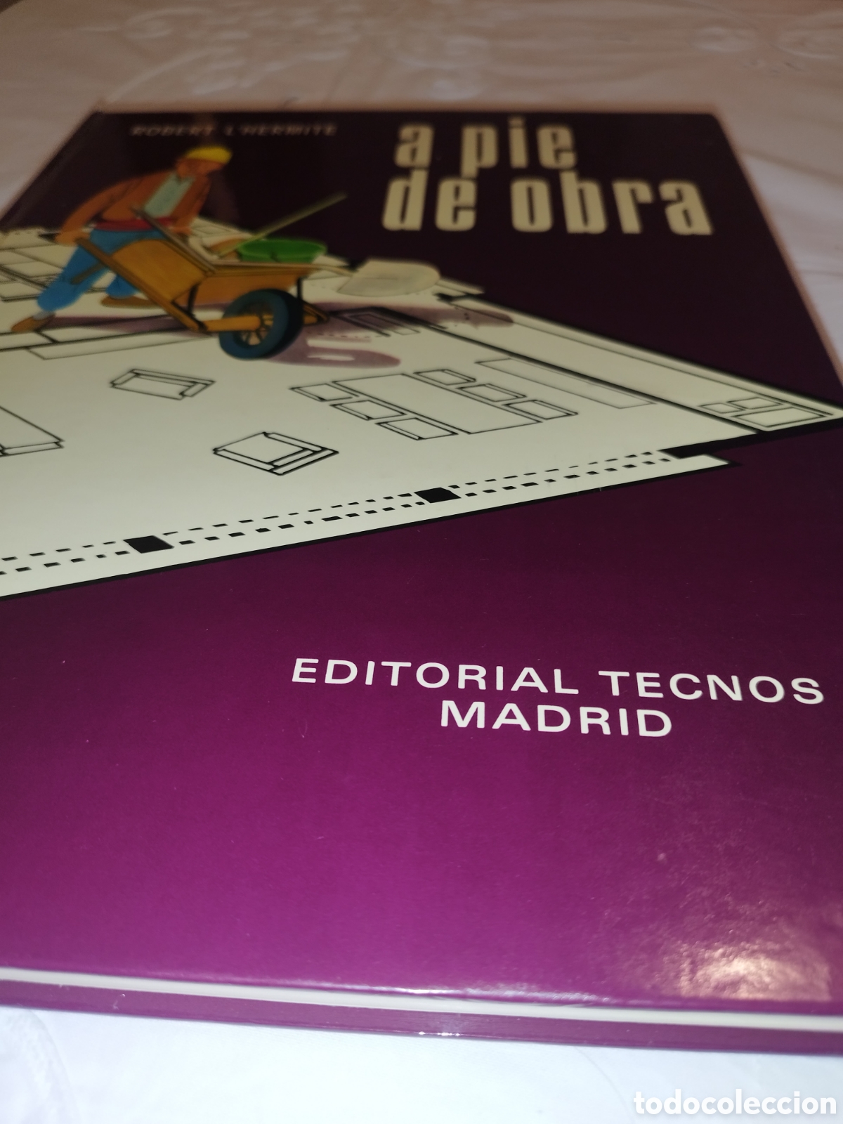 Libros de segunda mano: A PIE DE OBRA.- ROBERT L&acute;HERMITE. ED. TECNOS. 1971 MUY ILUSTRADO. ARQUITECTURA - CONSTRUCCION