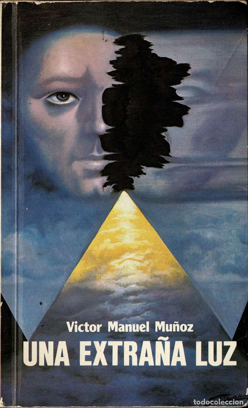 Libros de segunda mano: Una extra&ntilde;a luz (apunte para una biograf&iacute;a de Carmen Arjonilla) (dedicado) - V&iacute;ctor Manuel Mu&ntilde;oz