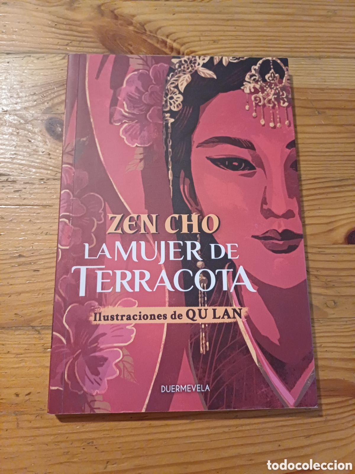 Libros de segunda mano: La mujer de terracota Zen Cho Ilustraciones de Qu Lan