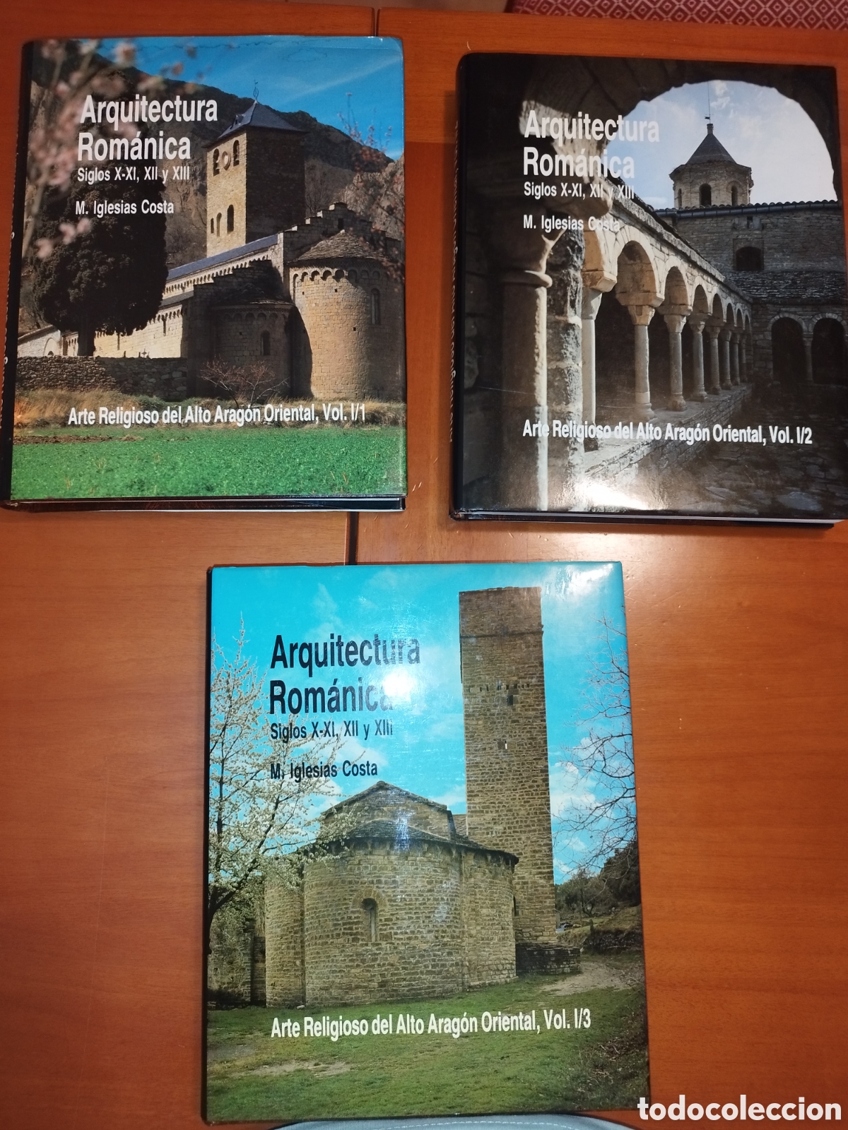 Libros de segunda mano: ARQUITECTURA ROMANICA. ARTE RELIGIOSO DEL ALTO ARAGON ORIENTAL 3 TOMOS. ED. AKRIBOS, 1985. 1&ordf; ED.