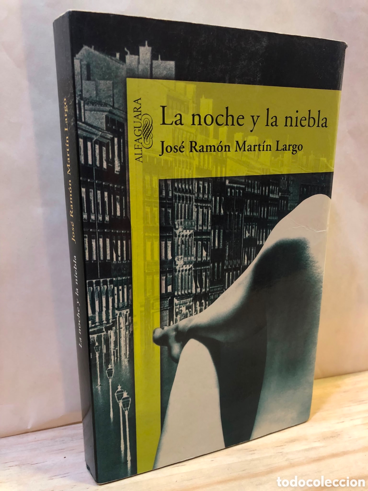 Libri di seconda mano: La noche y la niebla - Jos&eacute; Ram&oacute;n Mart&iacute;n Largo