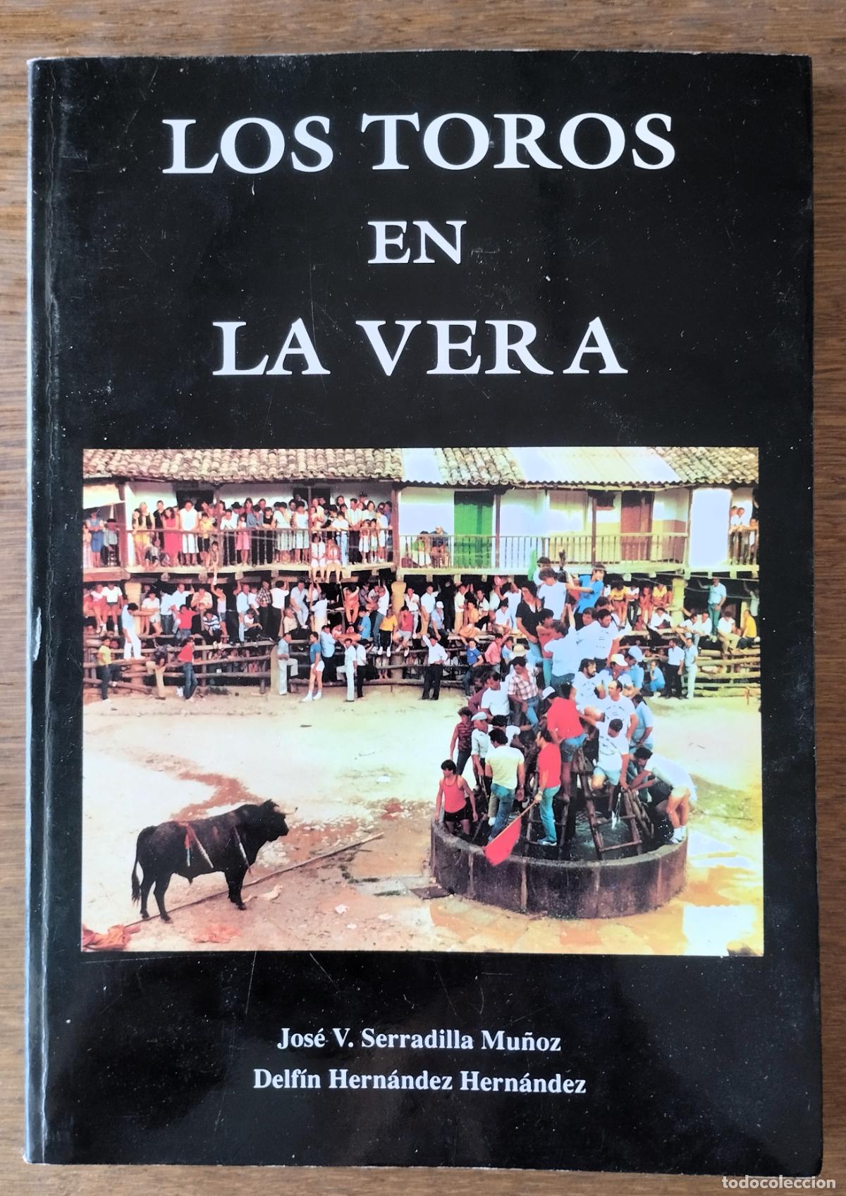 Libros de segunda mano: Jos&eacute; V. Serradilla Mu&ntilde;oz y Delf&iacute;n Hern&aacute;ndez, Los toros en La Vera, C&aacute;ceres, 1993,