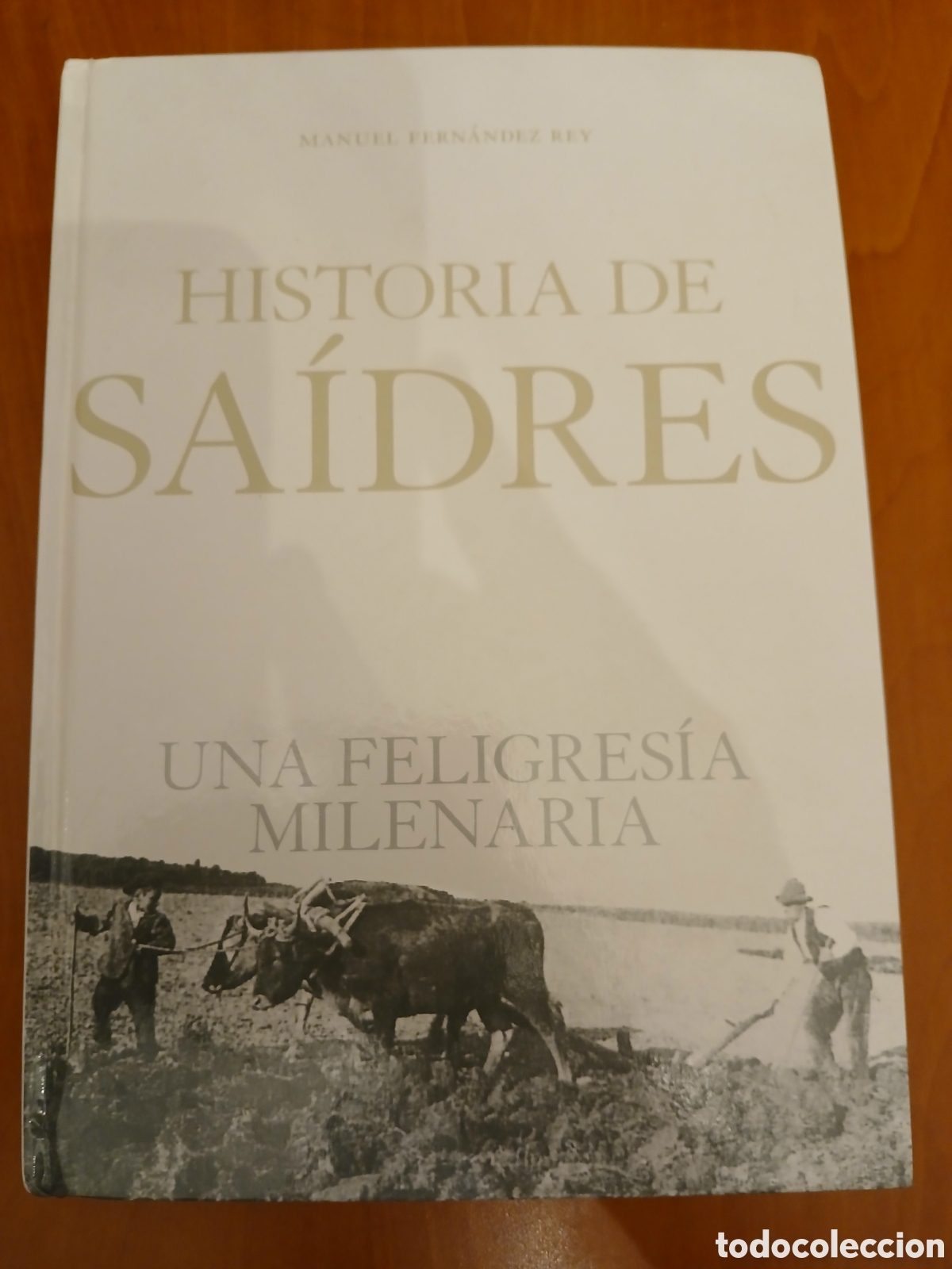 Libros de segunda mano: Historia de Sa&iacute;dres, Una feligres&iacute;a milenaria. Manuel Fern&aacute;ndez Rey. GALICIA.