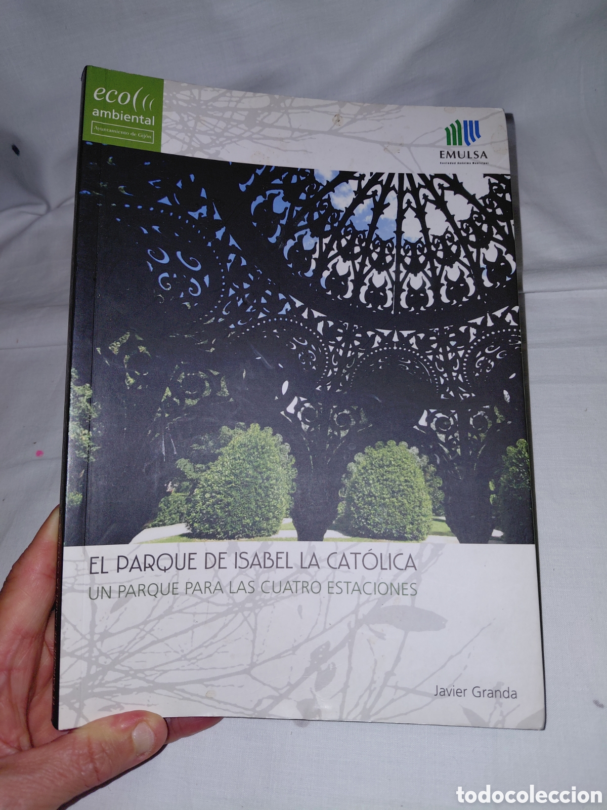 Libros de segunda mano: EL PARQUE ISABEL LA CAT&Oacute;LICA.UN PARQUE PARA LAS CUATRO ESTACIONES.JAVIER GRANDA.EDITA EMULSA. 2007.