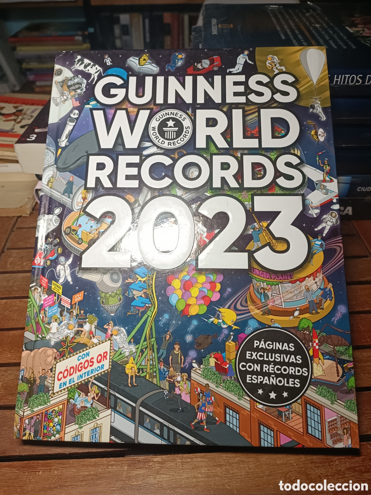 Libros de segunda mano: Guiness world records 2023 con records espa&ntilde;oles