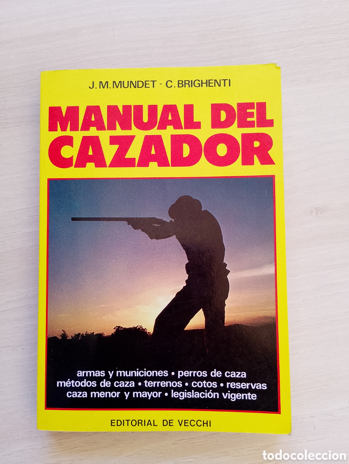Livres d'occasion: MANUAL DEL CAZADOR. Armas y municiones. Perros de caza. M&eacute;todos de caza. Terrenos. Cotos. Reservas.