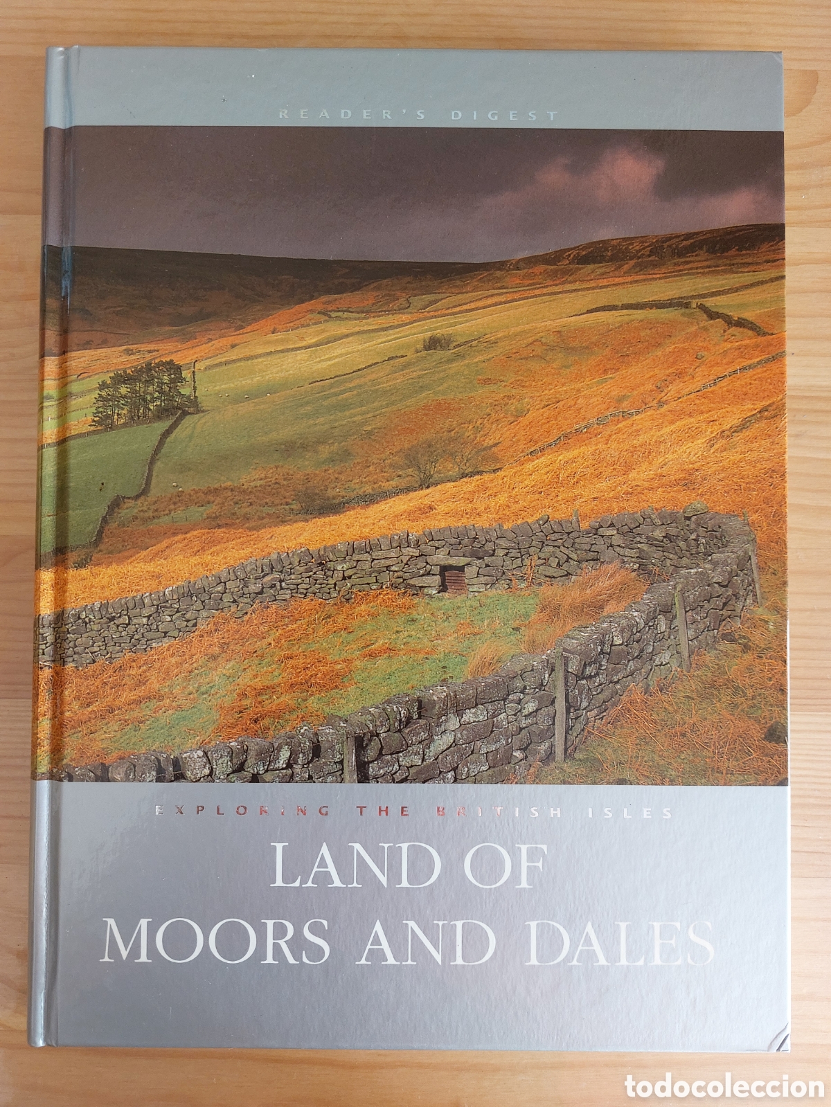 Libros de segunda mano: Land of Moors and Dales
