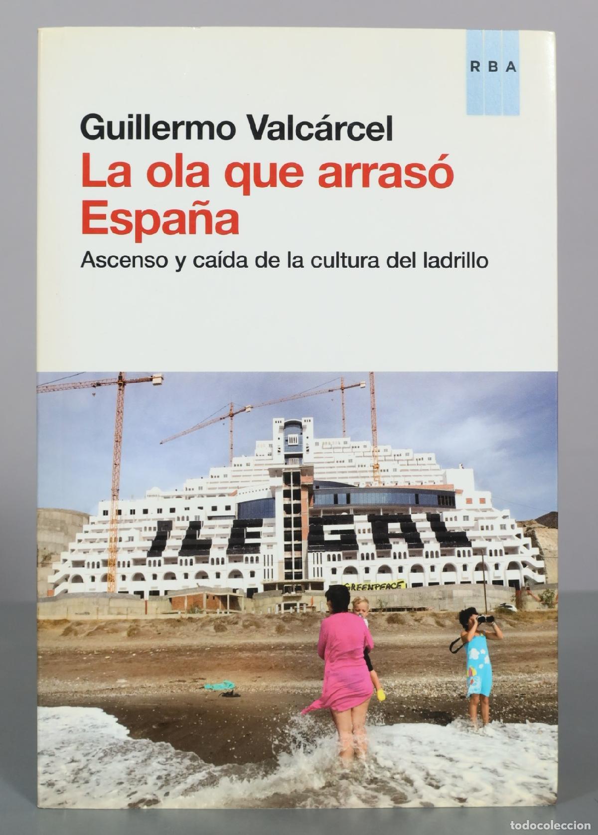 Libros de segunda mano: La ola que arras&oacute; Espa&ntilde;a - Ascenso y ca&iacute;da de la cultura del ladrillo - Guillermo Valc&aacute;rcel - RBA