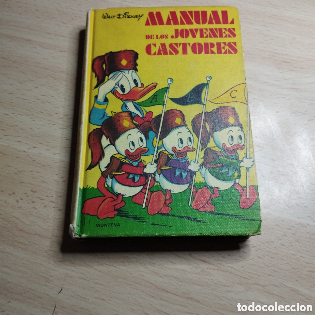Libros de segunda mano: Manual de los J&oacute;venes Castores. Walt Disney. 1977. Montena.