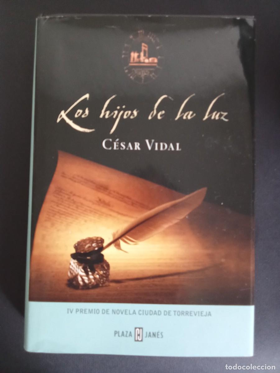 Libros de segunda mano: C&Eacute;SAR VIDAL.- Los hijos de la luz. Plaza y Jan&eacute;s (2005). Primera edici&oacute;n. 24 cm. 344 p&aacute;ginas. 568 gr