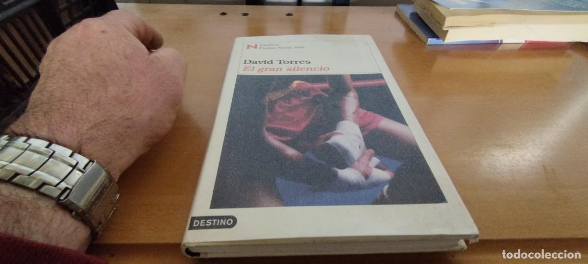 Libros de segunda mano: EL GRAN SILENCIO / DAVID TORRES / CMA 05 / DESTINO - Foto 2