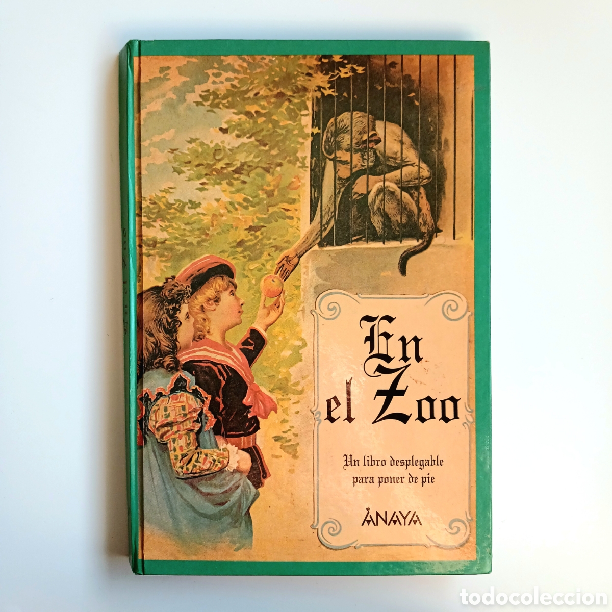 Libros de segunda mano: En el zoo: un libro desplegable para poner de pie