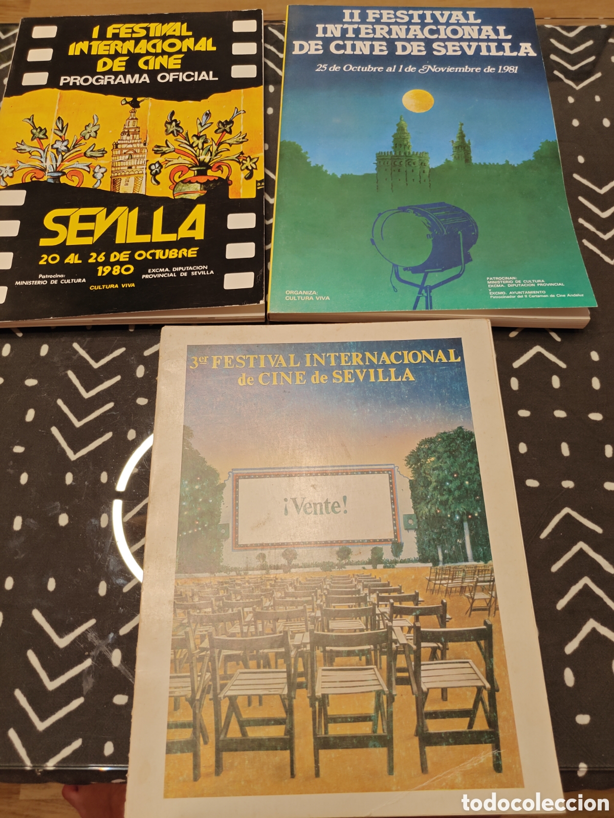 Libros de segunda mano: I, II y III FESTIVAL INTERNACIONAL DE CINE DE SEVILLA 1980-81-82 &ndash; 3 Programas Oficiales