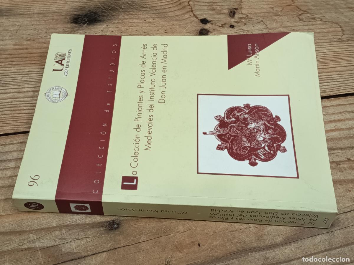 Libros de segunda mano: La Colecci&oacute;n de Pinjantes y Placas de Arn&eacute;s Medievales del Instituto Valencia de Don Juan en Madrid