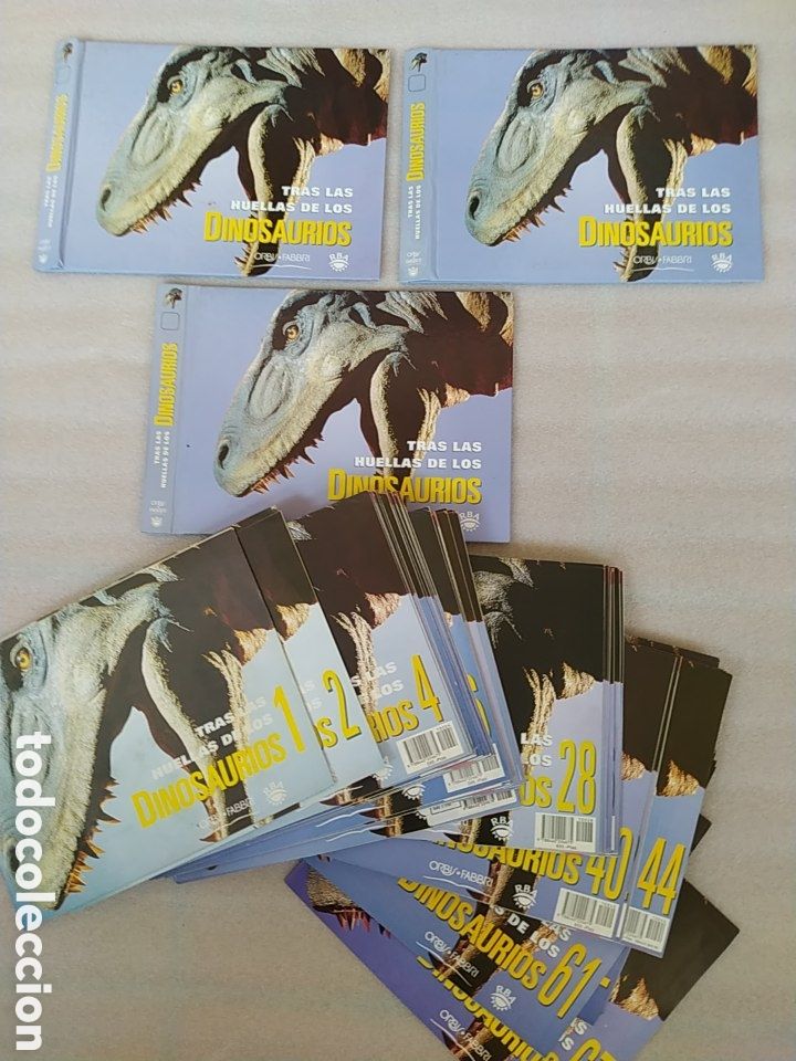 Libros de segunda mano: Colecci&oacute;n **&ldquo;Tras las huellas de los dinosaurios&rdquo;**, completa con sus **67 fasc&iacute;culos y 3 carpetas a