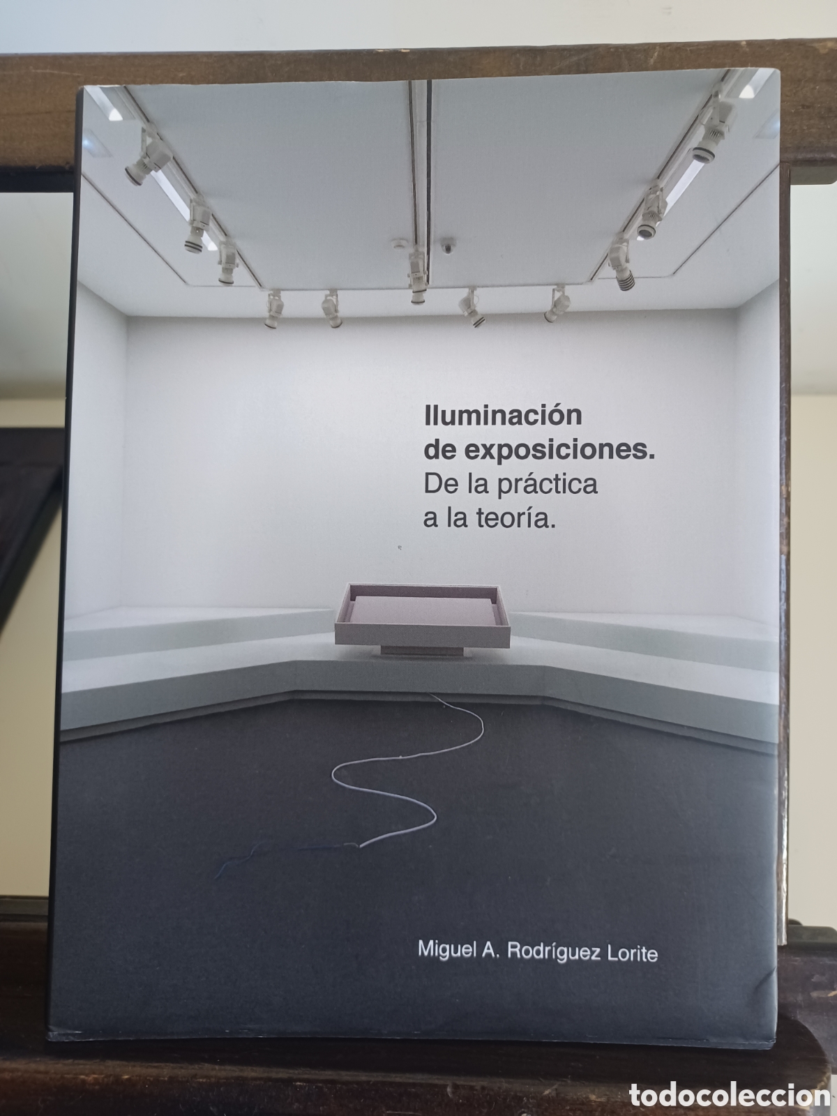 Libros de segunda mano: Iluminaci&oacute;n de exposiciones. De la pr&aacute;ctica a la teor&iacute;a/ Miguel A. Rodr&iacute;guez Lorite/ IRED, 2021