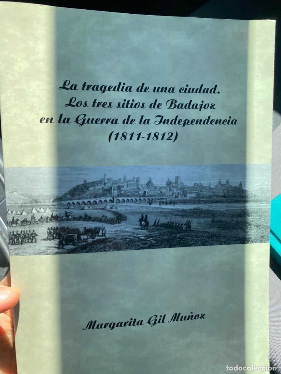 Libros de segunda mano: LIBRO LA TRAGEDIA DE UNA CIUDAD LOS TRES SITIOS DE BADAJOZ GUERRA INDEPENDENCIA
