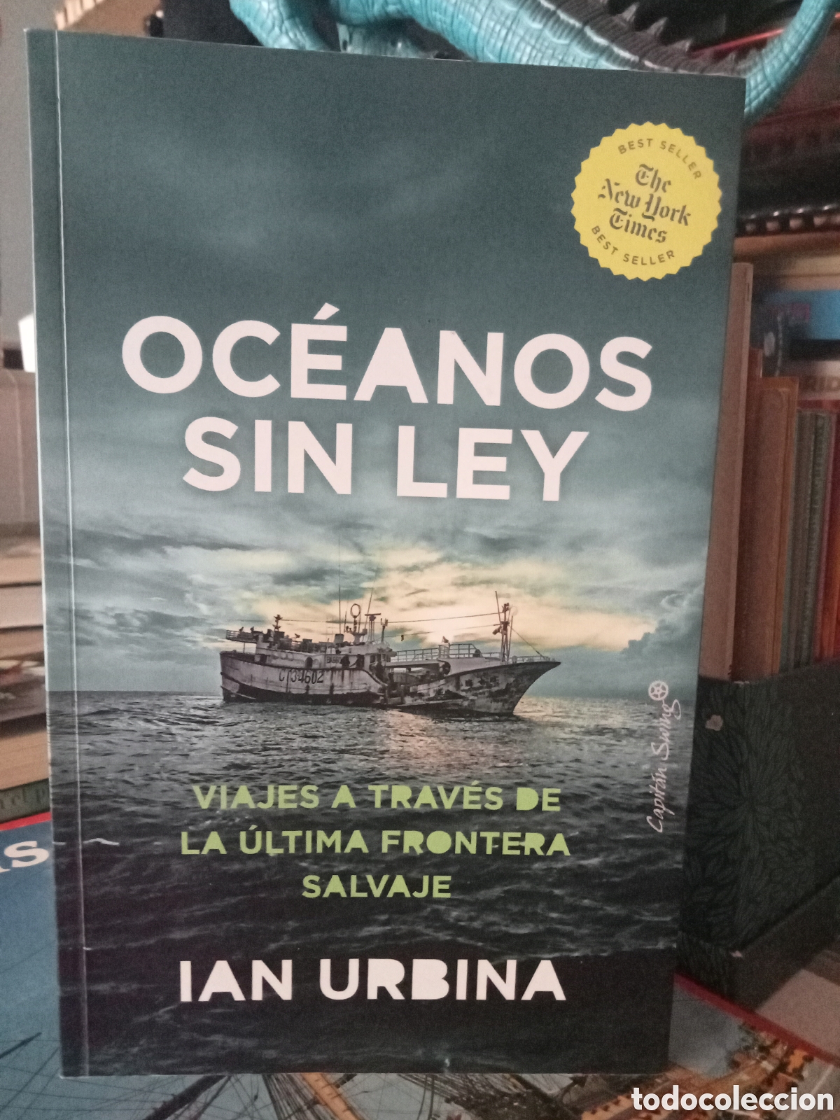 Libros de segunda mano: Oc&eacute;anos sin ley viaje a trav&eacute;s de la &uacute;ltima frontera salvaje Ian Urbina
