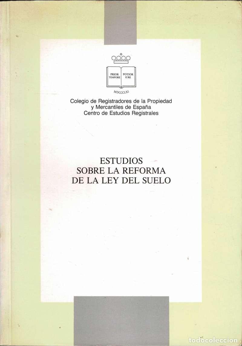 Libros de segunda mano: Estudios sobre la reforma de la ley del suelo - Foto 1