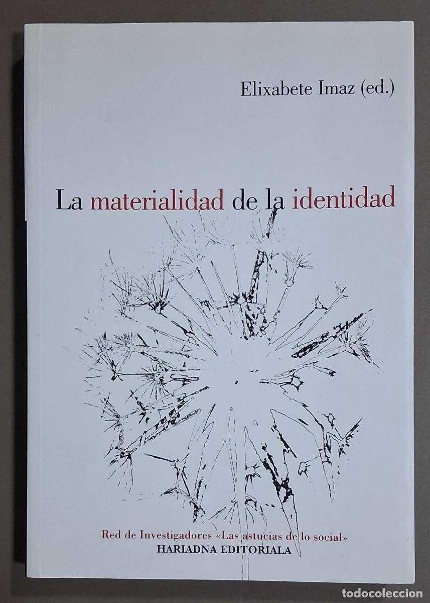 Libros de segunda mano: La materialidad de la identidad. VV.AA. Elixabete Imaz (Ed.). Hariadna 2008. Firmado y dedicado!