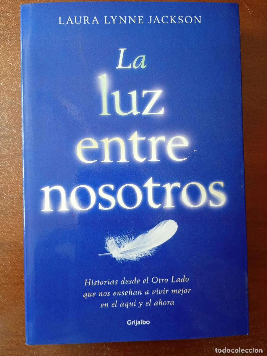 Libros de segunda mano: LA LUZ ENTRE NOSOTROS. LAURA LYNNE JACKSON