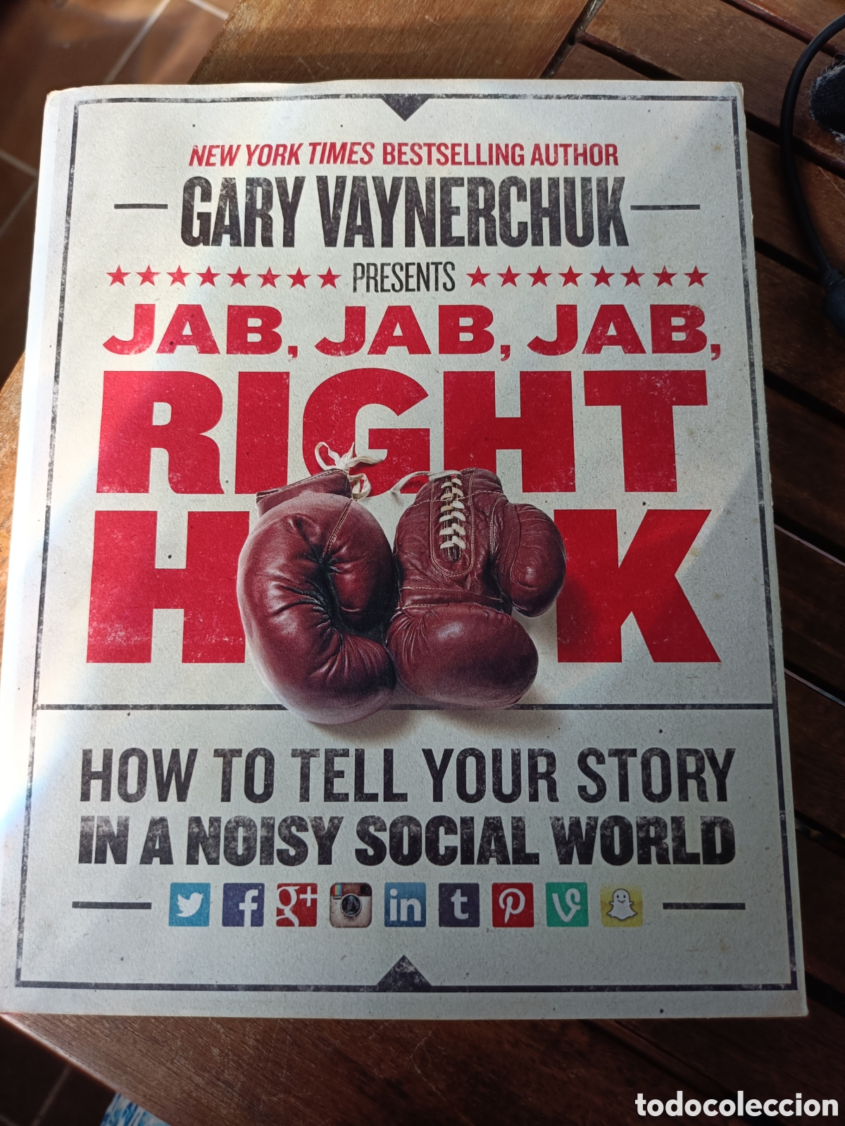 Libros de segunda mano: Gary Vaynerchuk presents jab, jab, jab, right hook. Harper business. No ficci&oacute;n, ingl&eacute;s