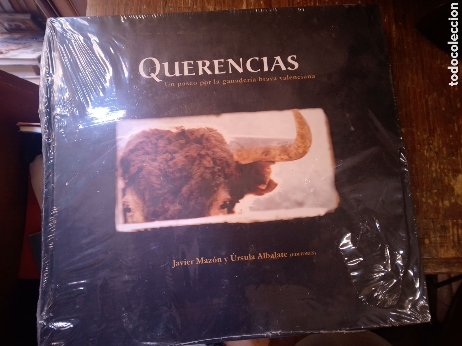 Libros de segunda mano: QUERENCIAS. UN PASEO POR LA GANADERIA BRAVA VALENCIANA. MAZON,JAVIER - ALBALATE, URSULA. 2006