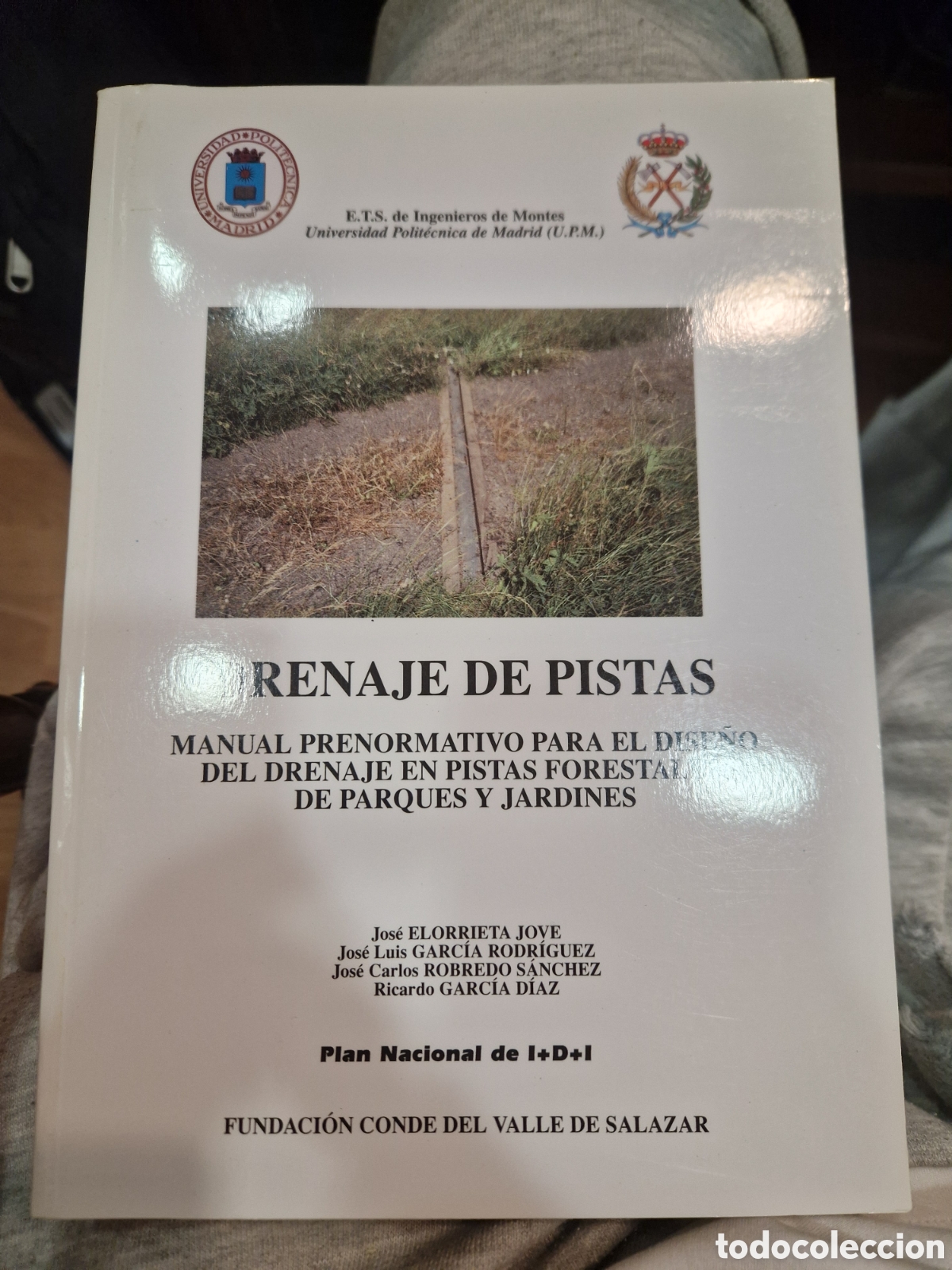 Libri di seconda mano: DRENAJE de pistas: Manual prenormativo para el dise&ntilde;o del drenaje en pistas forestales, parques...