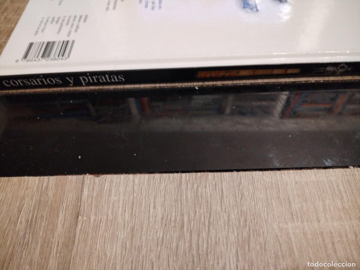 Libros de segunda mano: Corsarios y piratas- biblioteca visual altea- - Foto 2