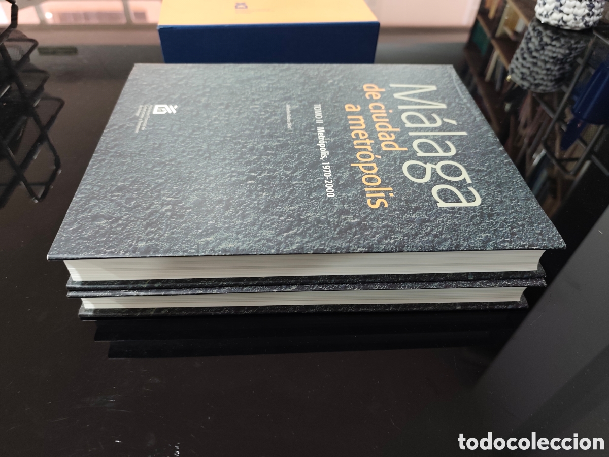 Libros de segunda mano: M&aacute;laga, de ciudad a metr&oacute;polis. 2 tomos en estuche - Foto 4
