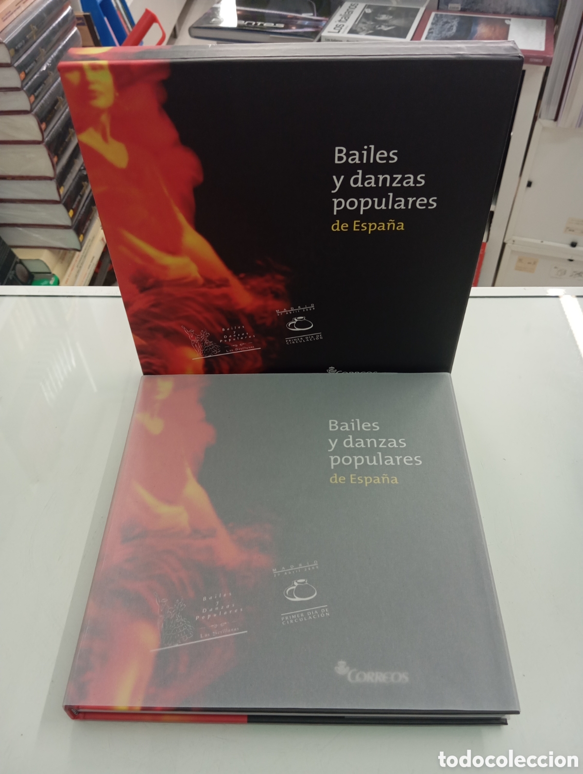 Libros de segunda mano: BAILES Y DANZAS POPULARES DE ESPA&Ntilde;A CORREOS CON SELLOS COMPLETO Y NUEVO CON ESTUCHE