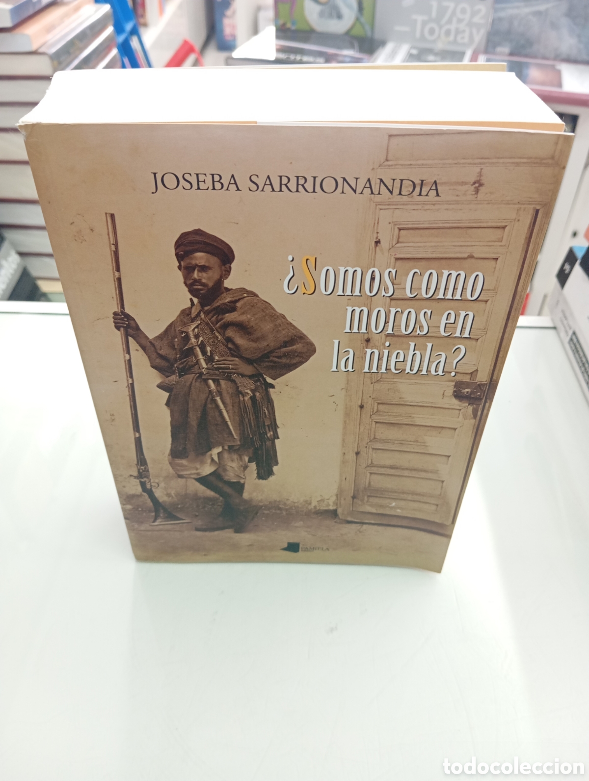 Libros de segunda mano: &iquest;SOMOS COMO MOROS EN LA NIEBLA? JOSEBA SARRIONAINDIA PAMIELA 2012 NORTE AFRICA MARRUECOS PAIS VASCO