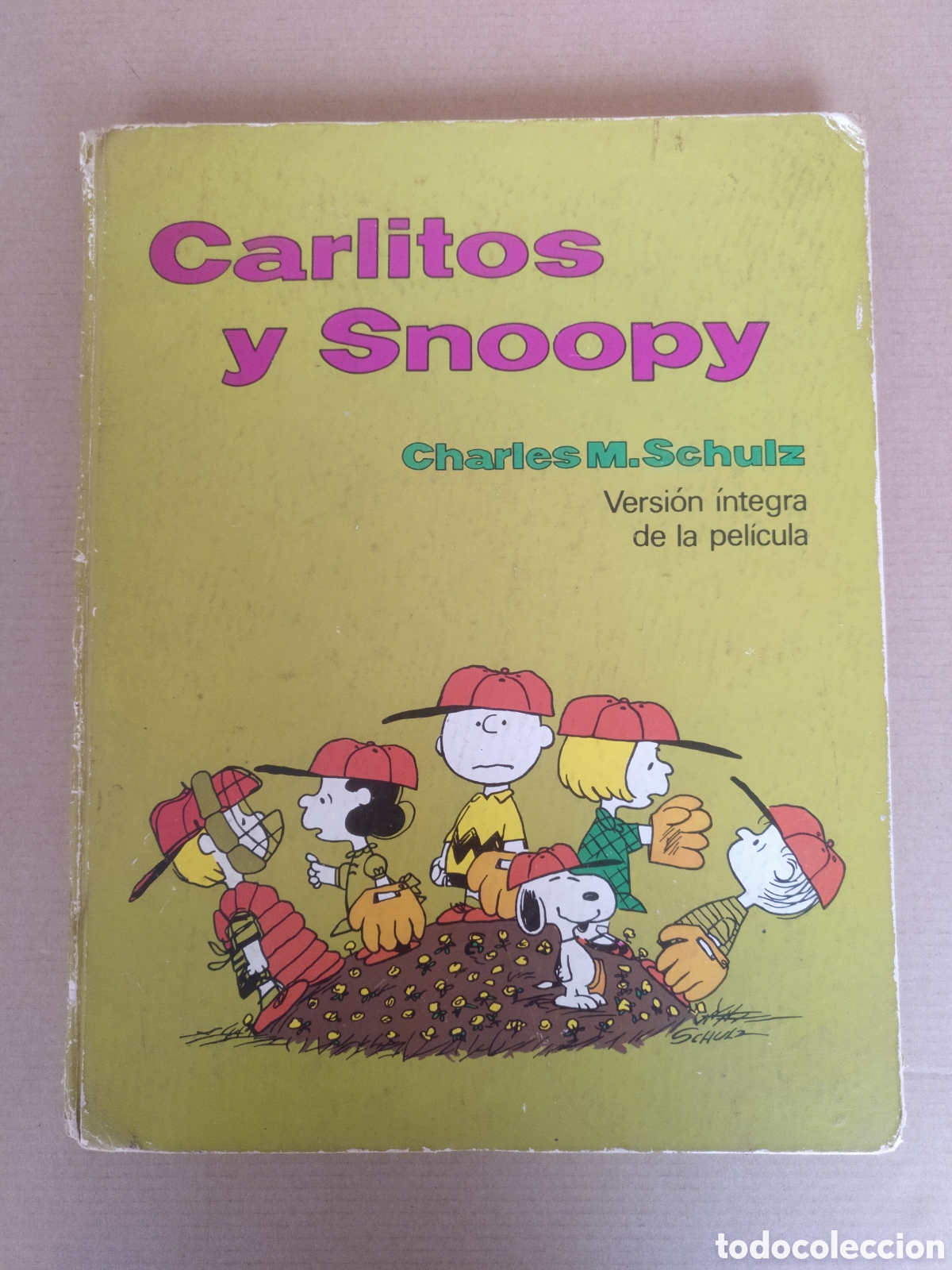 Libros de segunda mano: Carlitos y Snoopy. Charles M Schulz. Versi&oacute;n &iacute;ntegra de la pel&iacute;cula. Bru lan de ediciones 1971 Libro