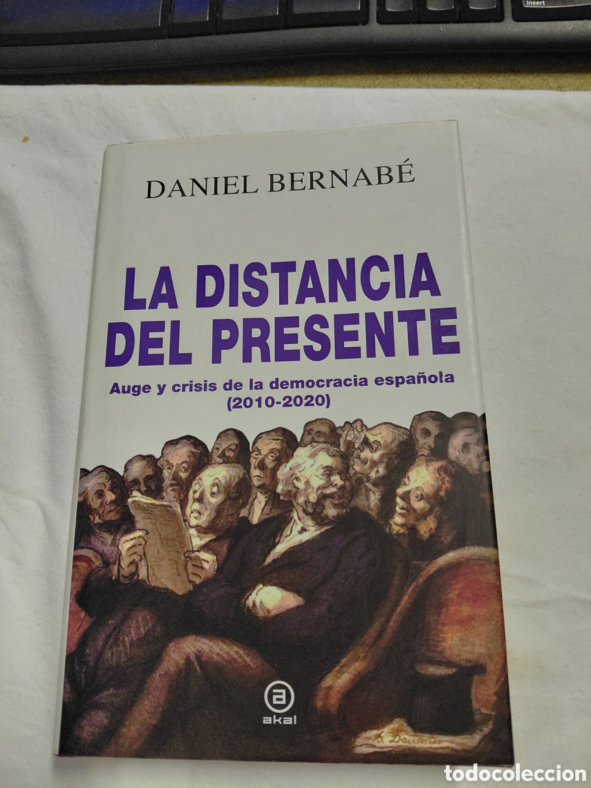 Libros de segunda mano: LA DISTANCIA DEL PRESENTE.AUGE Y CRISIS DE LA DEMOCRACIA ESPA&Ntilde;OLA(2010-2020).DANIEL BERNABE.AKAL 202