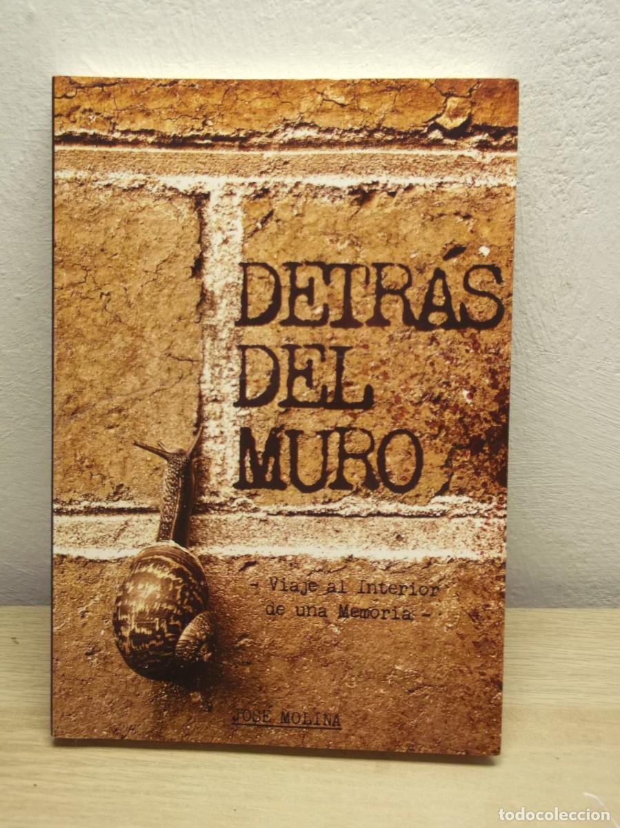 Libros de segunda mano: DETR&Aacute;S DEL MURO Por JOSE MOLINA -TAPA BLANDA 1 EDICION 2011